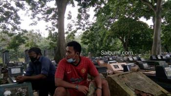 Kisah Penggali Kubur, Berjibaku Makamkan Jenazah Covid-19
